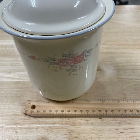Pfaltzgraff Trousseau Small Canister Discontinued 1988-1996 Defect With Lid GUC - Picture 8 of 9